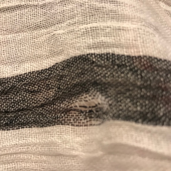 Large scarf🧣 - Picture 9 of 11